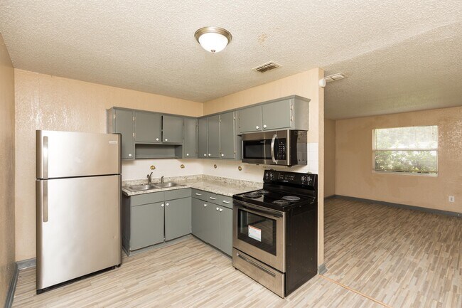 Building Photo - 1120 Carthage Dr