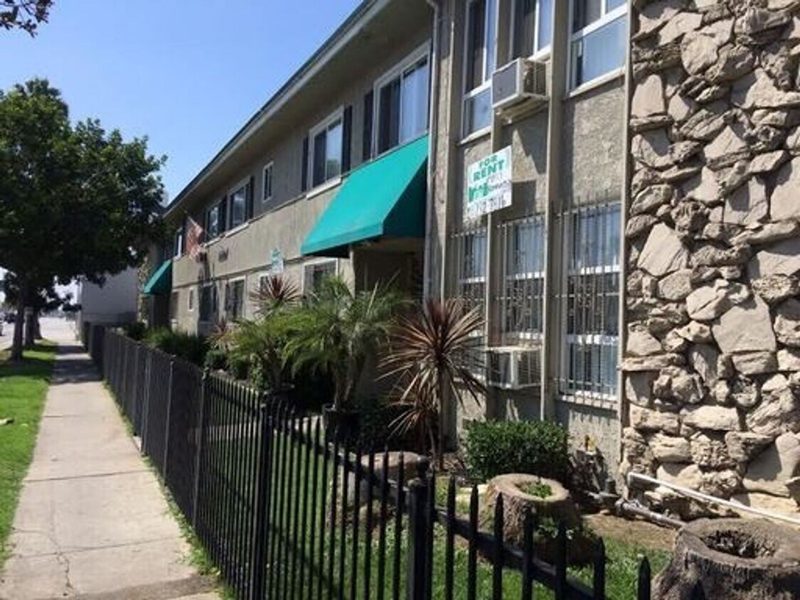 Foto principal - 11207 S Prairie Ave