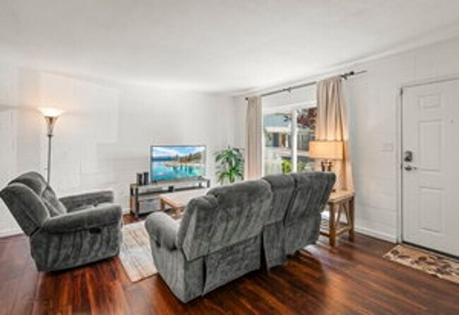 Foto del edificio - 3905 Covington Way