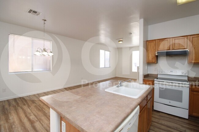 Foto del edificio - 5330 W Warner St