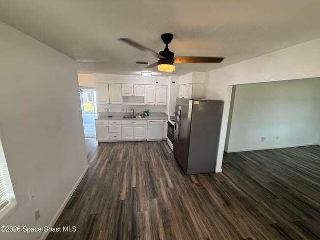 Foto del edificio - 805 Camellia Dr