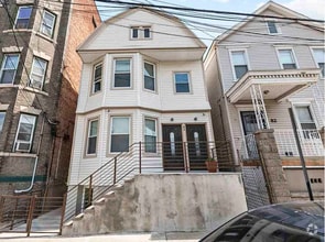 Building Photo - 84 Neptune Ave