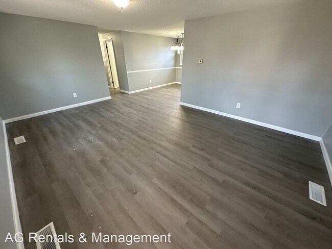 Building Photo - 3 br, 1.5 bath House - 303 Tanglewood Dr