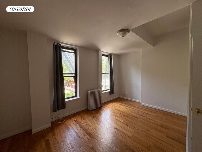 Foto del edificio - 678 Degraw St
