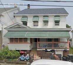 Building Photo - 585 Arthur St