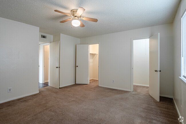 1HAB, 1BA - 740 ft² - The Cove at 300