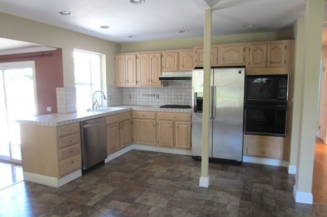 Building Photo - Cute Single Family Home in Great Location,...
