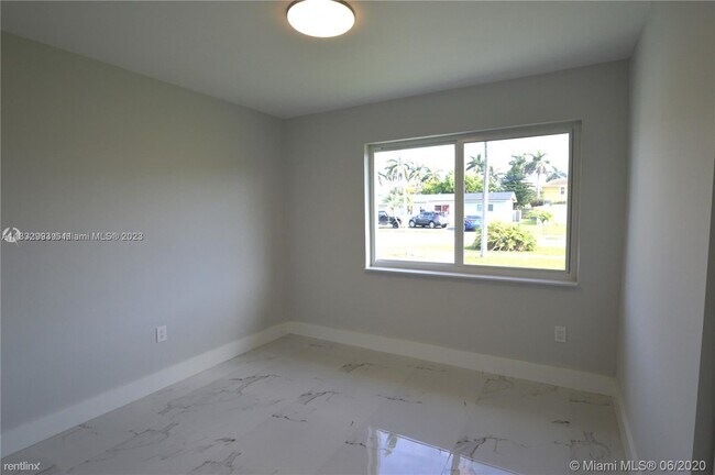 Foto del edificio - 3 br, 2 bath House - 9040 SW 48th Ter