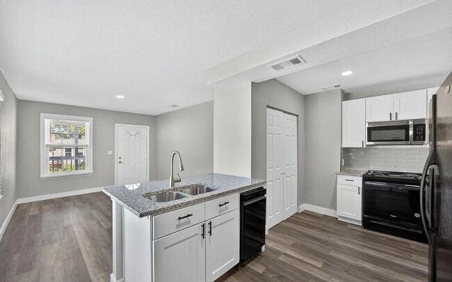 Building Photo - 5202 Birkenhead Rd