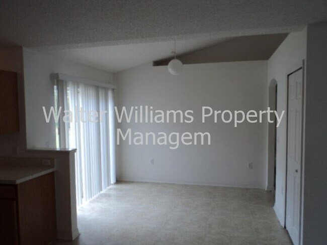 Foto del edificio - $1900 4/2/2 in Palm Coast   www.werentsuns...