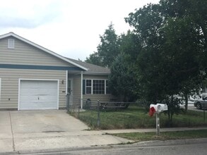 Building Photo - 127 Hunters Way