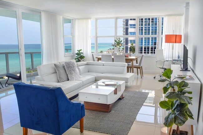 Master ocean living room - Seacoast Suites Apartments