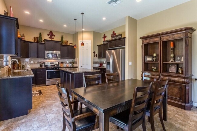 Building Photo - Beautifully Updated Clovis North 3/3