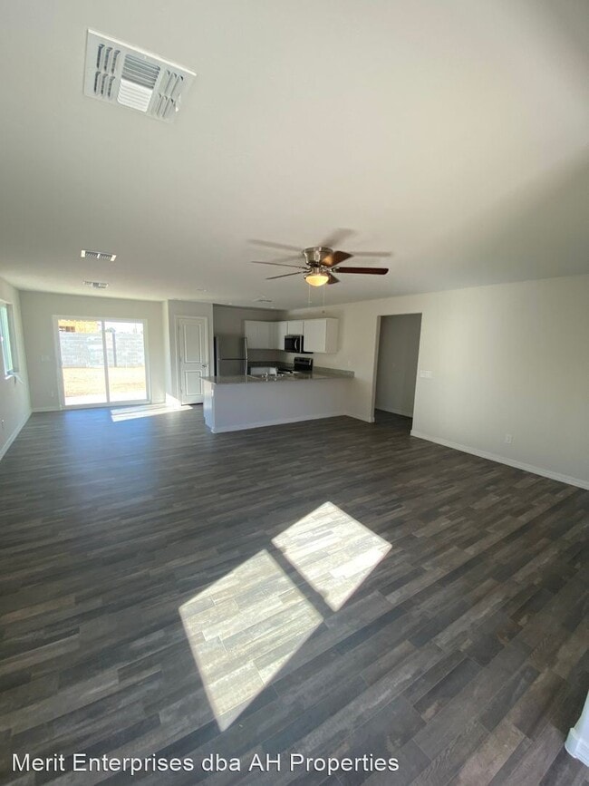 Building Photo - 3 br, 2 bath House - 2042 E JULIAN DR