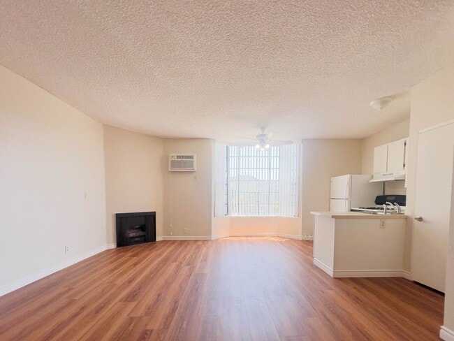Foto del edificio - 10256 McClemont Ave