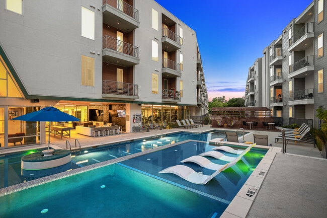 Luxury Apartments with a Pool in SoCo Austin - Bexley SoCo