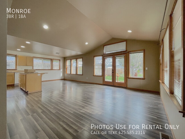 Building Photo - Monroe-