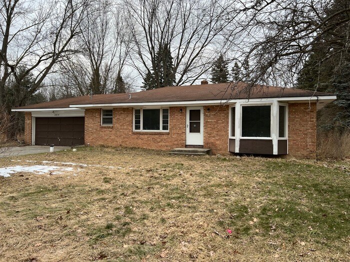 Foto principal - 3 Bed 1 Bath Single Family Home