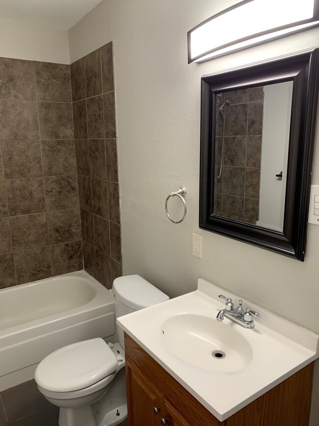 Master On Suite Bath - 1020 Irene St