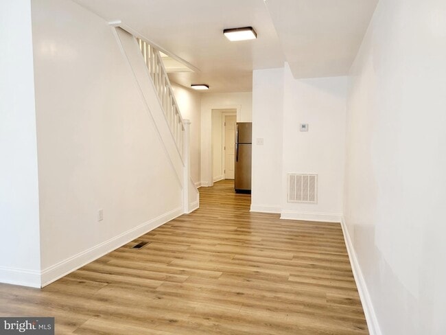 Building Photo - 128 E Pall Mall St