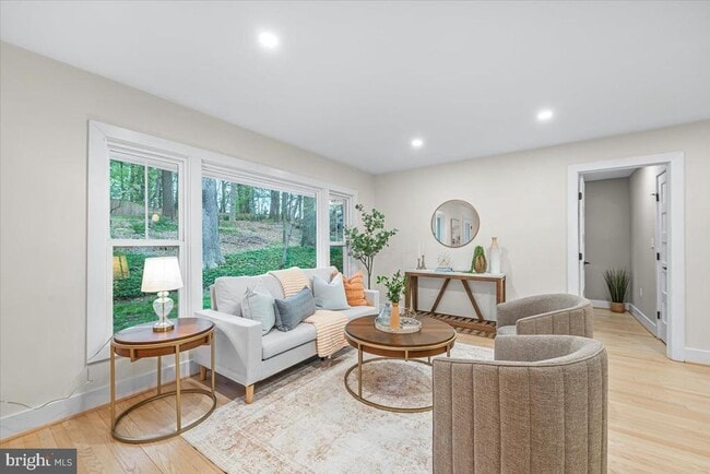 Foto del edificio - 901 Hobbs Dr