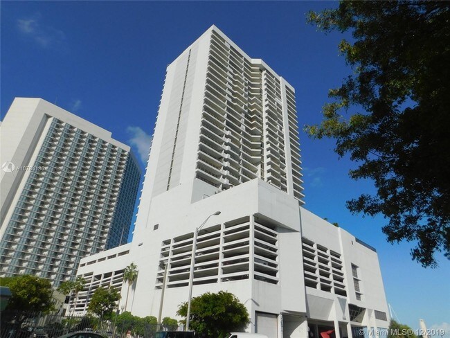 Foto del edificio - 555 NE 15th St