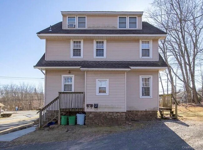 Foto del edificio - 502 W Nyack Rd