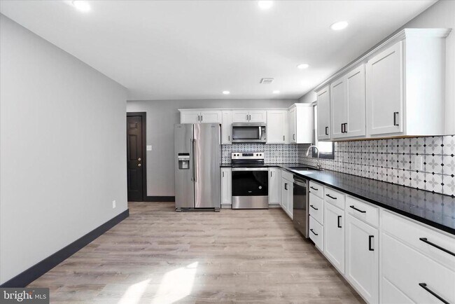 Foto del edificio - 140 Williamson Ave