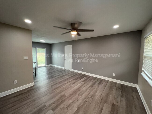 Foto del edificio - 3747 Berryhill Rd