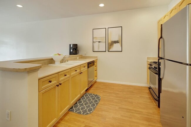 Building Photo - The Highlands Luxury Residences