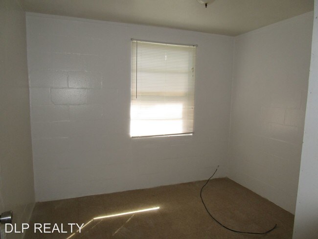 Building Photo - 278 Roosevelt Dr