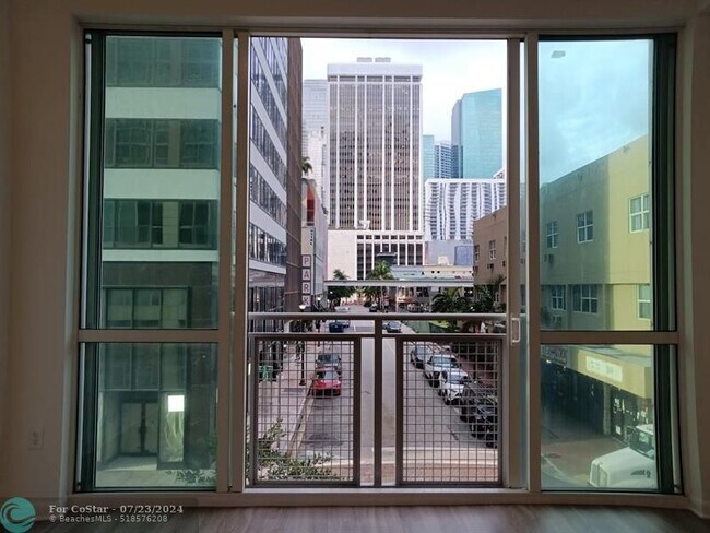 Foto del edificio - 253 NE 2nd St