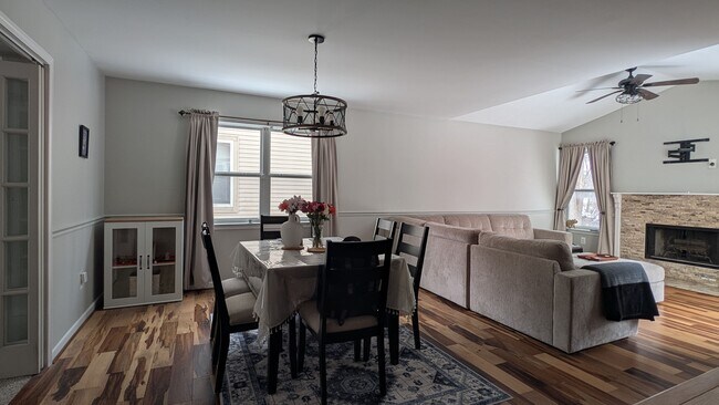 Foto del edificio - 1617 Norton Creek Blvd