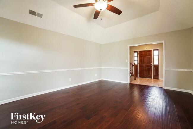 Building Photo - 5605 Bordeaux Cir W