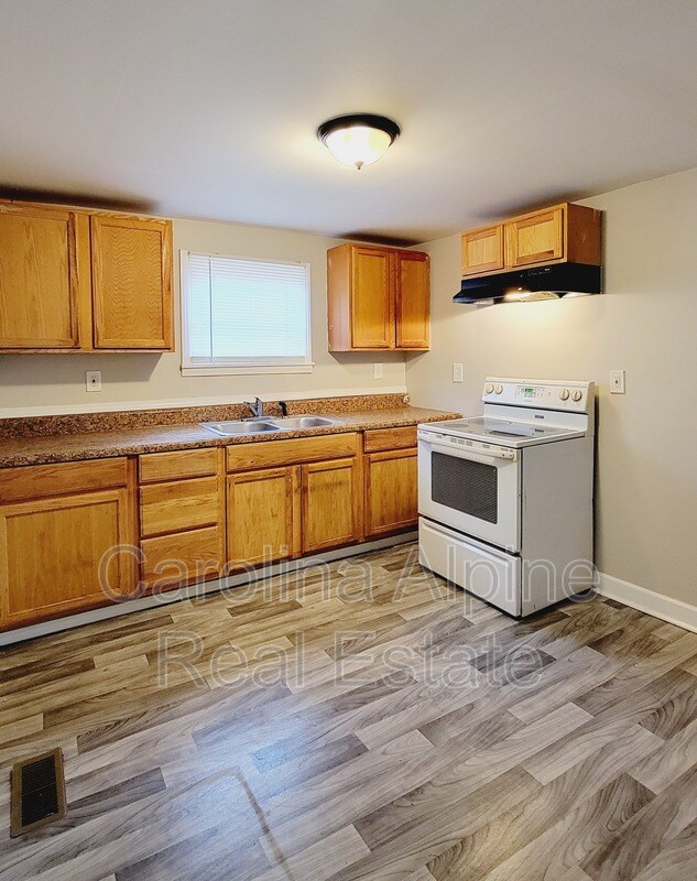 Building Photo - 9235 Kendall Dr