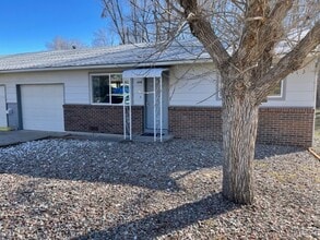 Building Photo - 444 Sandia Dr