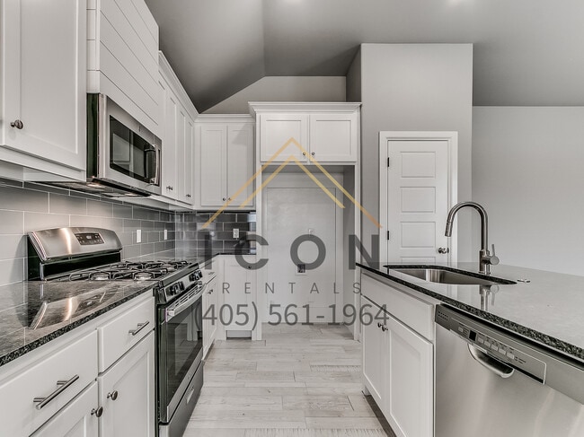 Foto del edificio - 4512 Oasis Ln