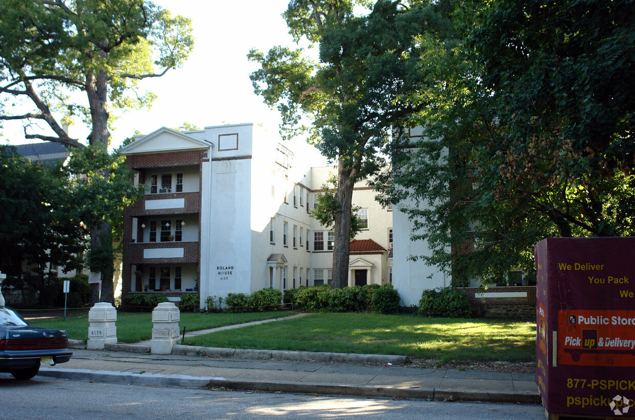 Building Photo - Roland House