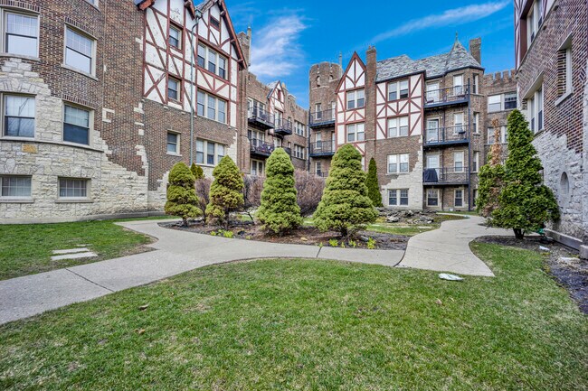 Building Photo - 5717 N Kimball Ave