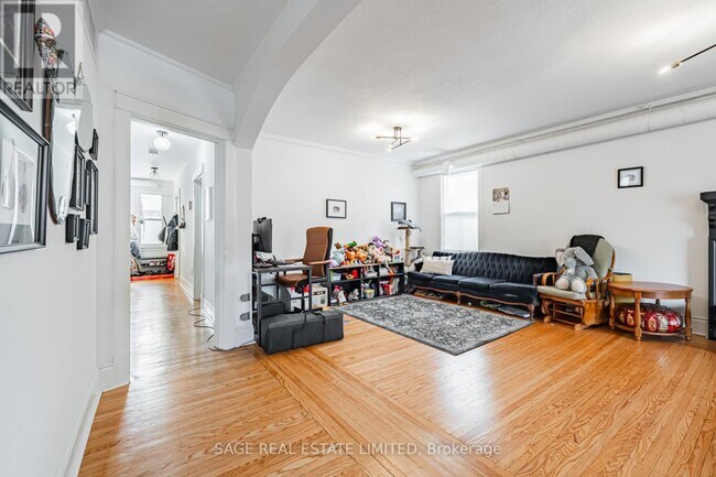 Photo du bâtiment - 459 Aberdeen Ave