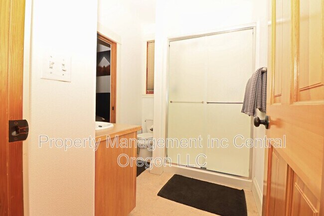 Foto del edificio - 577 W Jefferson Ave