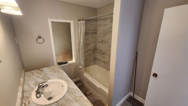 Building Photo - Wonderfully Updated South Hill 3 Bedroom 1...