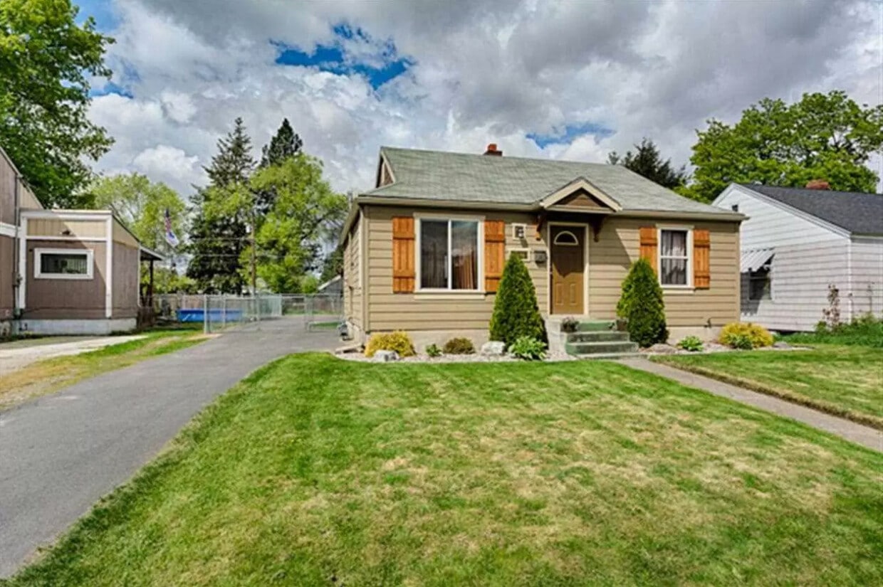 6011 N Wall St, Spokane, WA 99205 House Rental in Spokane, WA