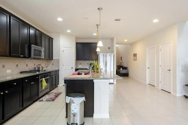 Foto del edificio - 3728 Mineral Dr