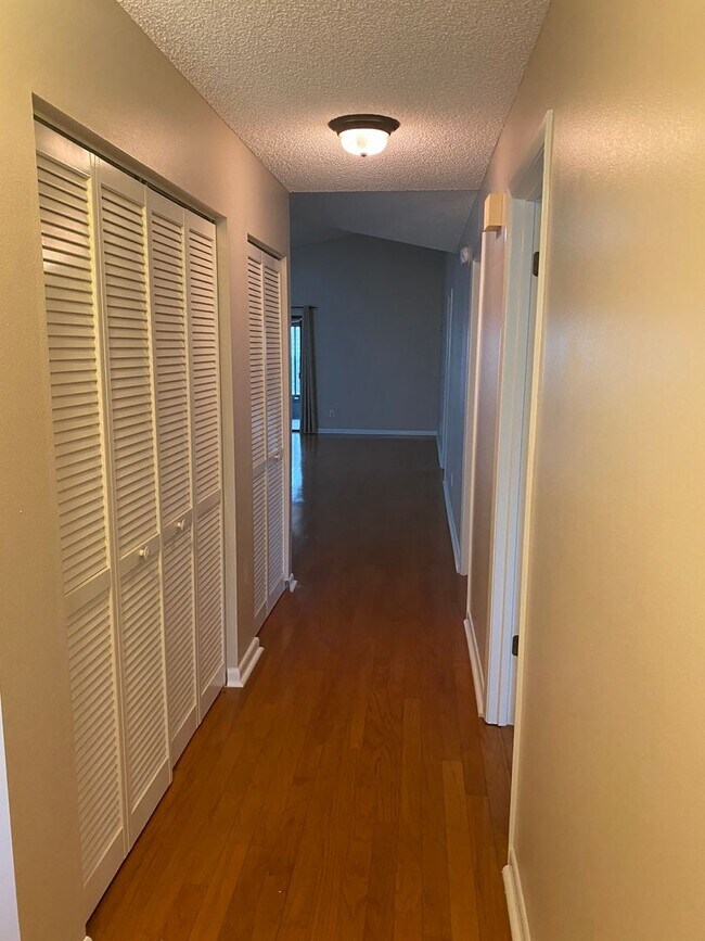 Building Photo - Charming 2 Bed, 2 Bath Home with Garage in...