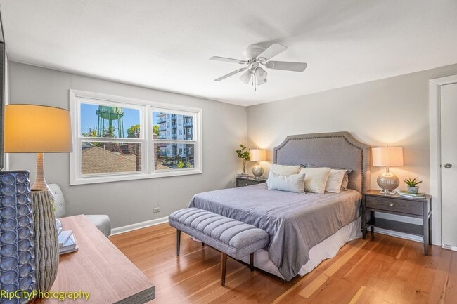 Building Photo - Charming Bungalow in Overlook neighborhood...