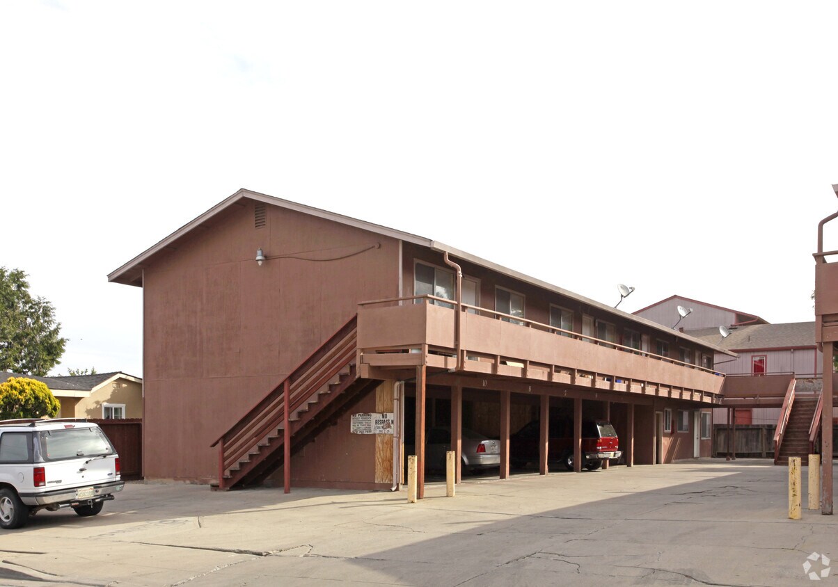 Building Photo - 767 Holly St