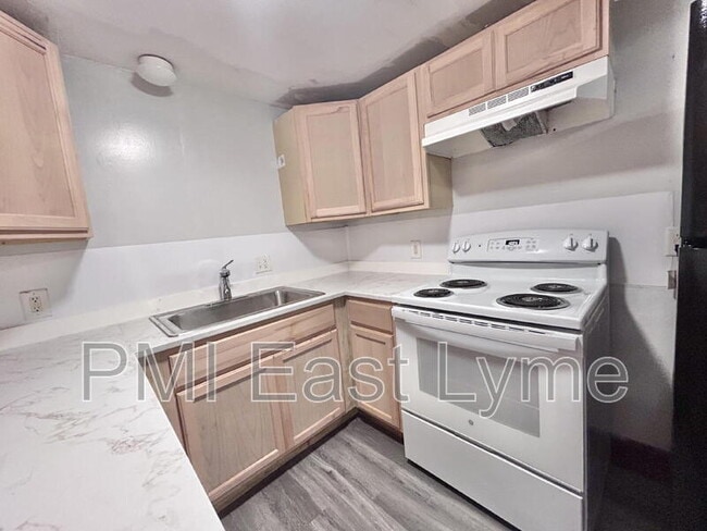 Photo - 61 School St Apartment