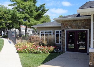 Building Photo - The Hamptons at Town Center