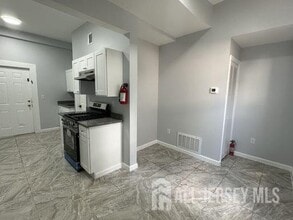 Building Photo - 208 5th St